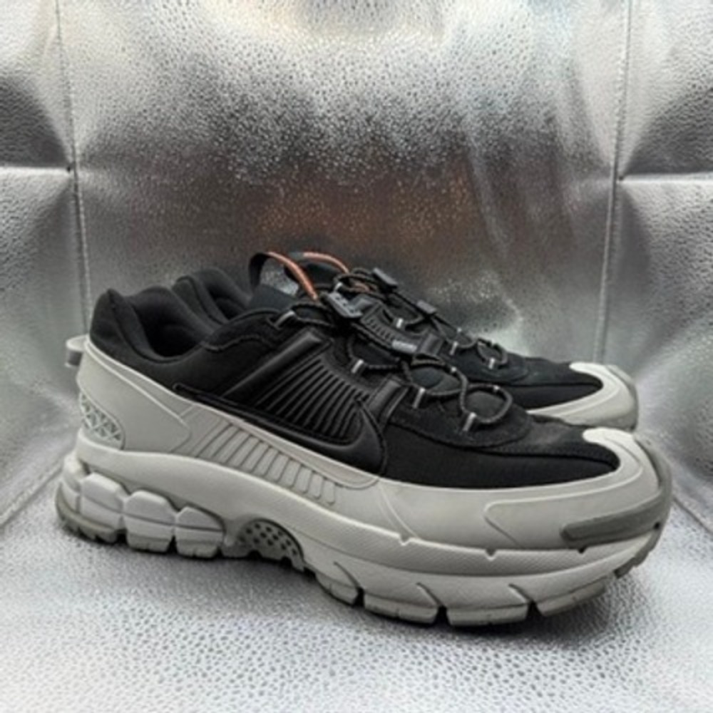 Size 11.5 Nike Zoom Vomero Roam Mens Black Light Bone Excellent FV2295-001
